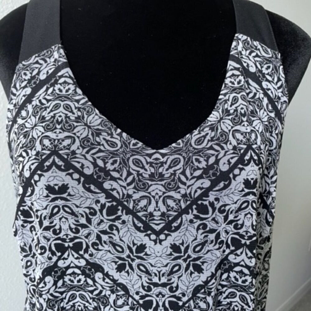 Lace sleeveless‎ shirt - Picture 2 of 7